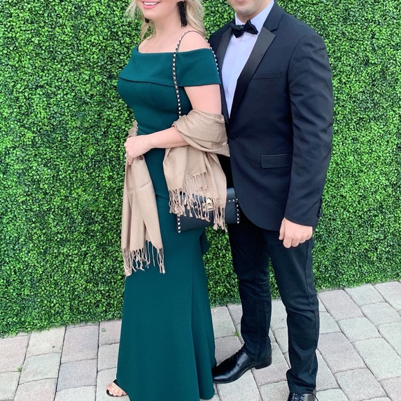 Green Ruffled-Back Off-The-Shoulder Gown - Picture 8 of 8